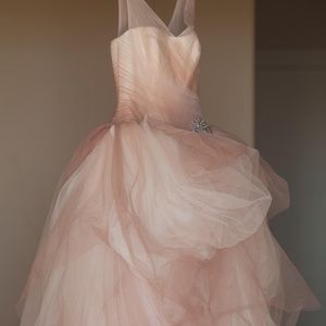 Vera Wang Blush Tulle Wedding Gown - size 4